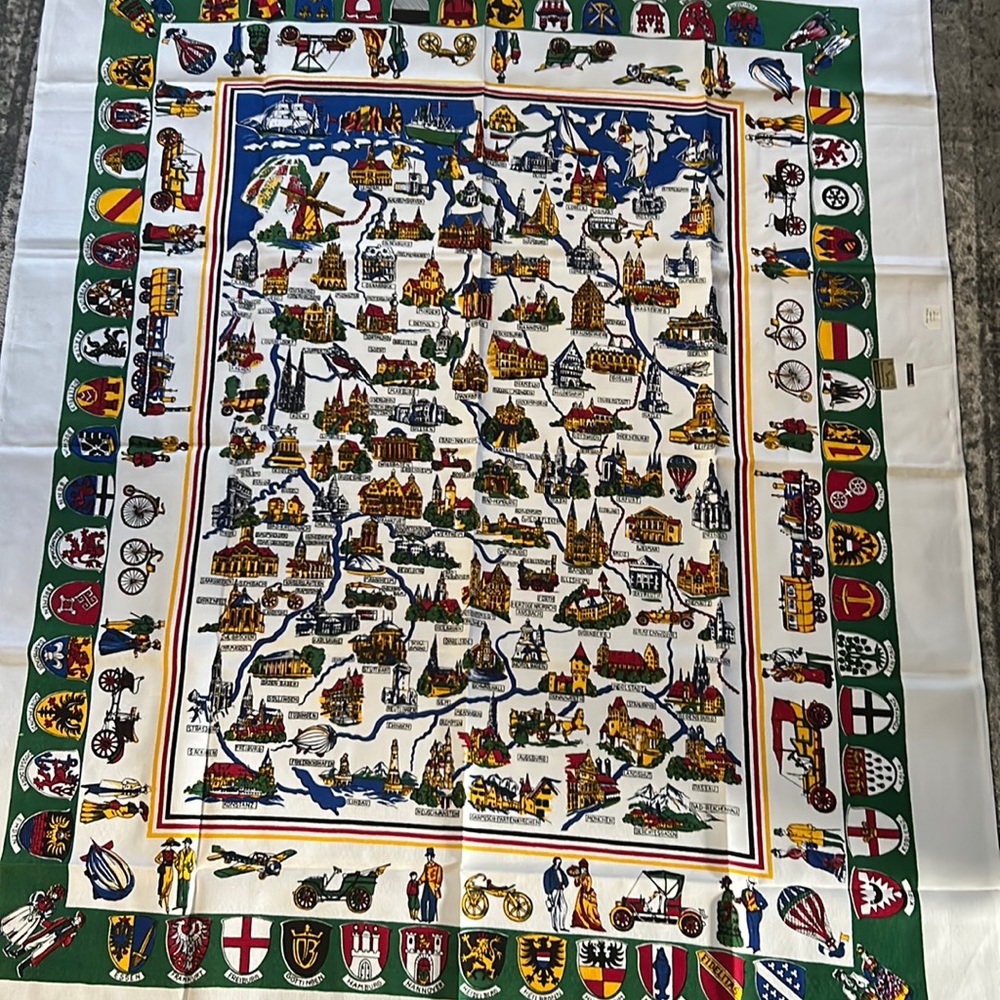 German 100% Rayon Tablecloth Pflegeleicht Formbestandig Farbecht. 130 x 160 cnt.